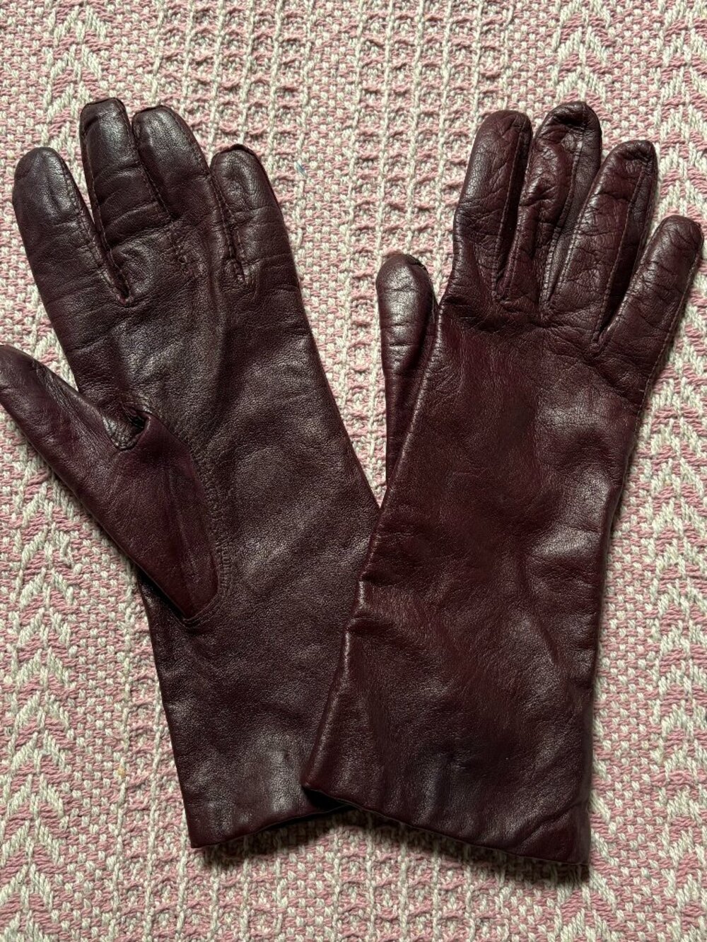 Vintage burgundy leather women's gloves acrylic lined made in Italy size 7.5